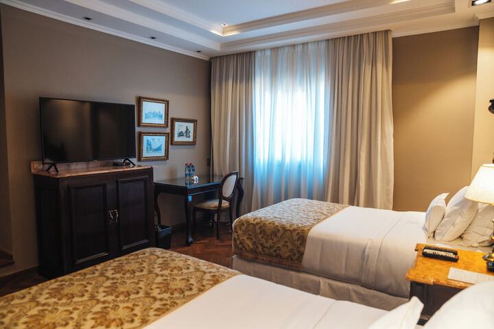 Room 27 of 70
