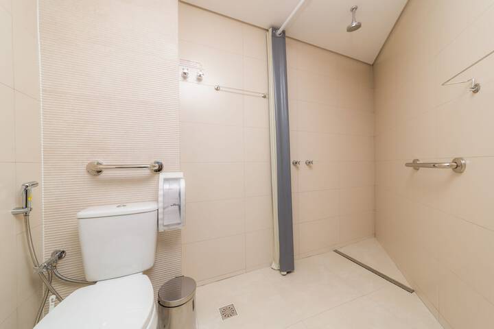 Room 2 of 67