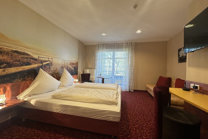 Room 25 of 77