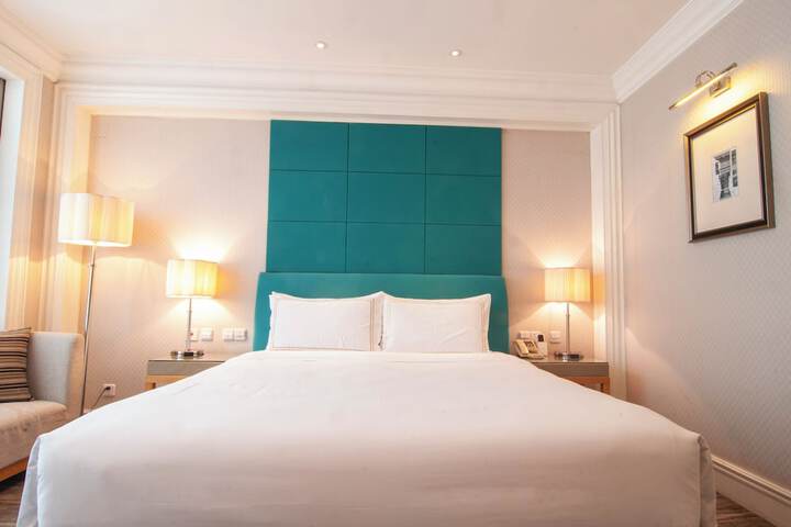 Room 28 of 125