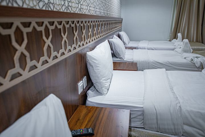 Room 9 of 12