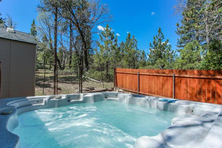 Image of Little Brown Bear - Beautiful view quiet area and an amazing hot tub!
