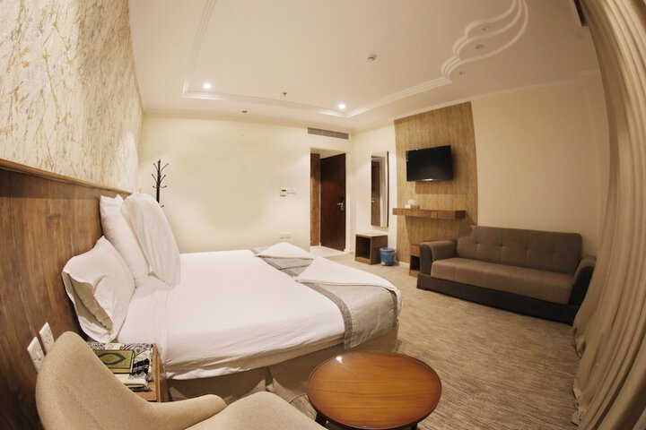 Room 12 of 27