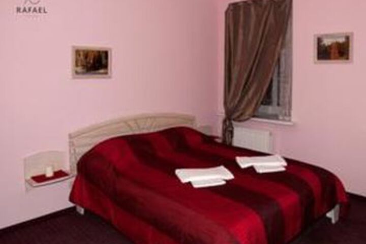 Room 8 of 19