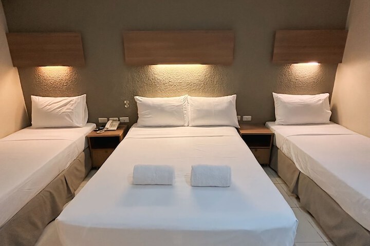 Room 13 of 21
