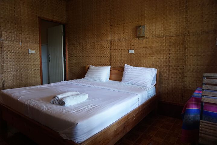 Room 8 of 28