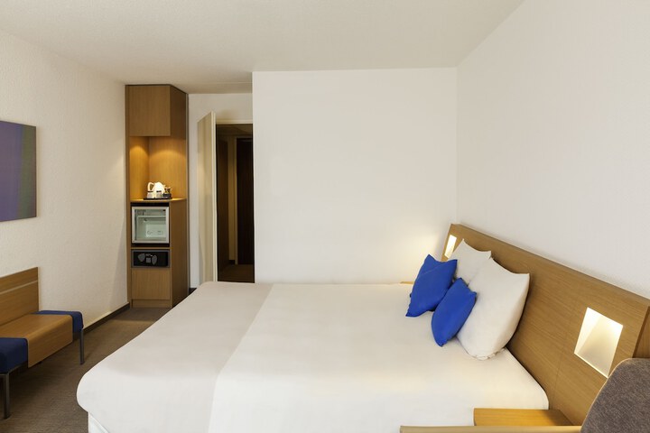 Room 3 of 69