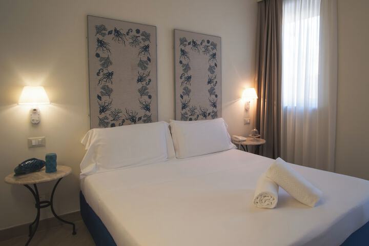Room 27 of 91