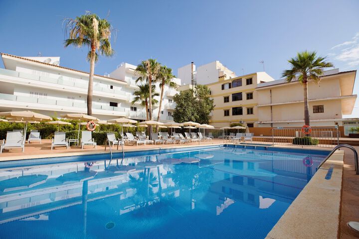 Hotel with Pool