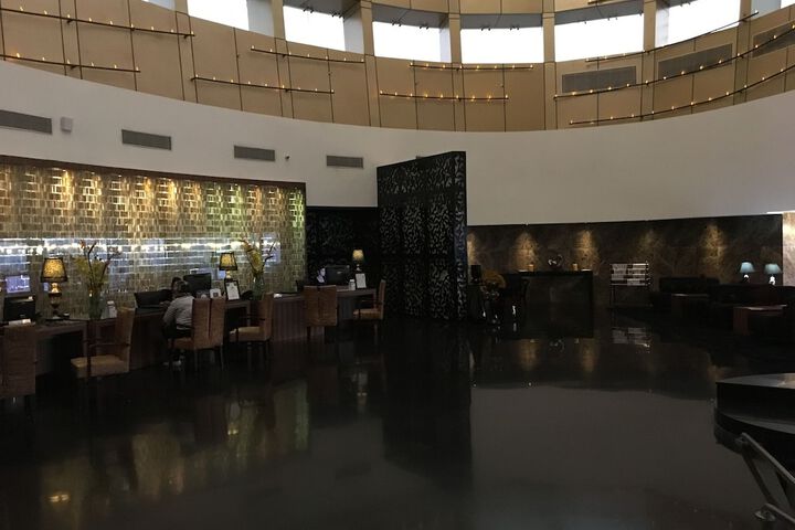 Entrance & Lobby