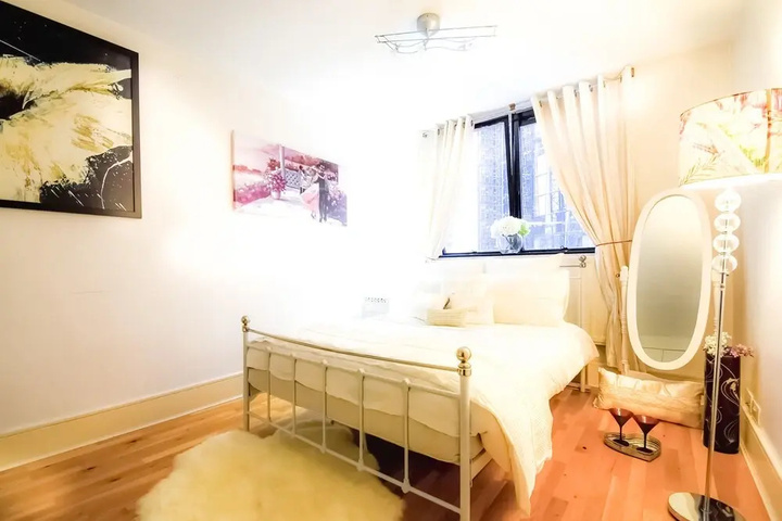 Room 6 of 16