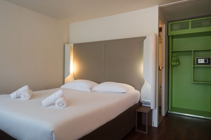 Room 2 of 55