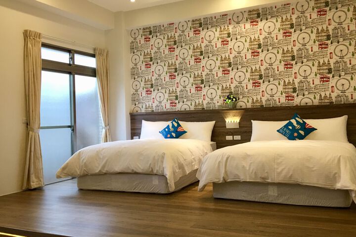 Room 2 of 5