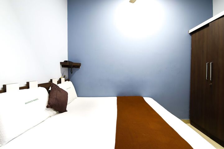 Room 10 of 33
