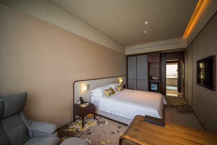 Room 5 of 40
