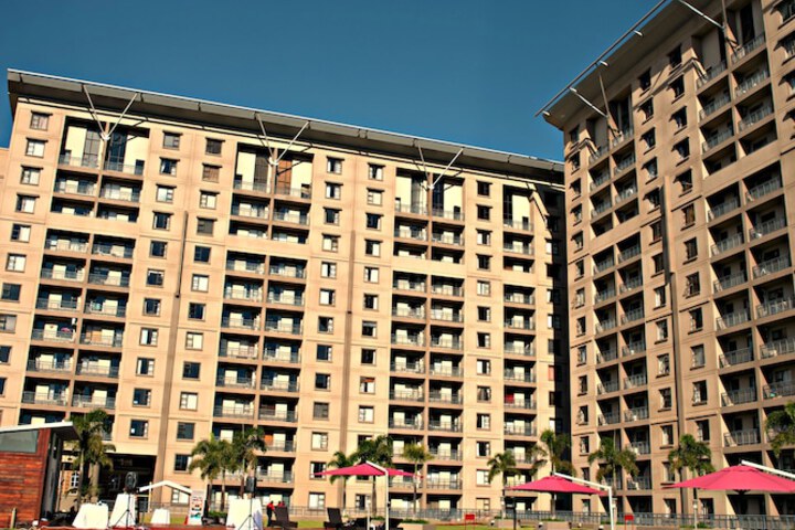 Pools & Facilities