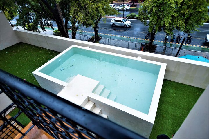 Pool 73 of 115
