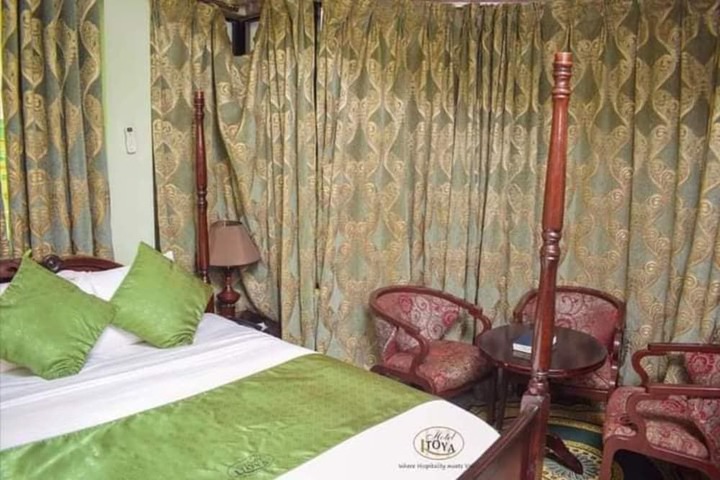 Room 8 of 19