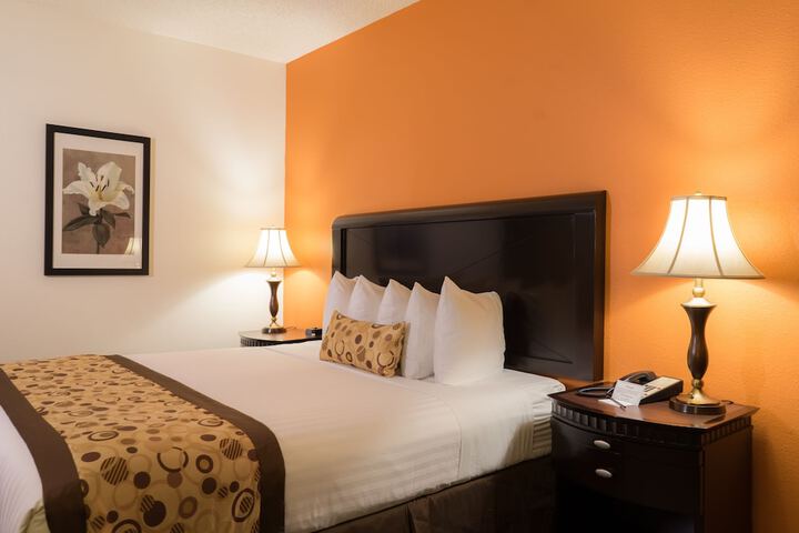 Executive King Bed (12 of 17)