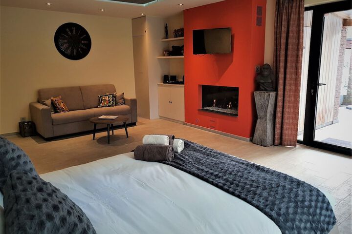 Room 9 of 34