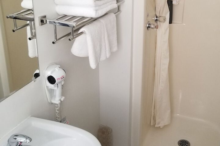 Room 17 of 24
