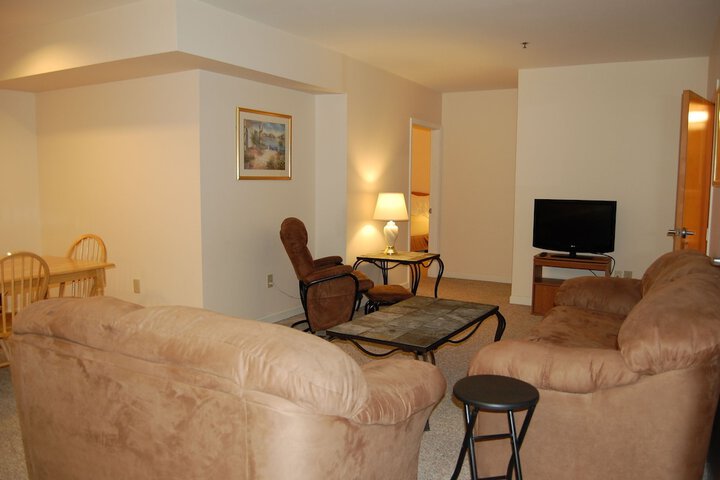 2 Queen Bed Mobility Hearing Accessible Room Roll in Shower (4 of 44)