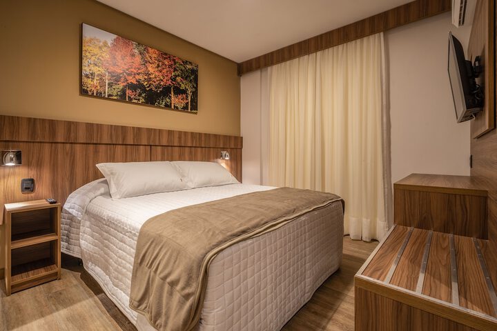 Room 44 of 100