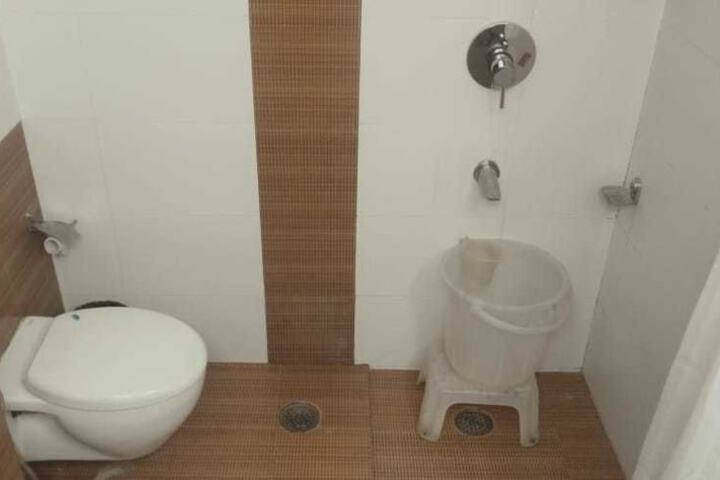 Room 15 of 33