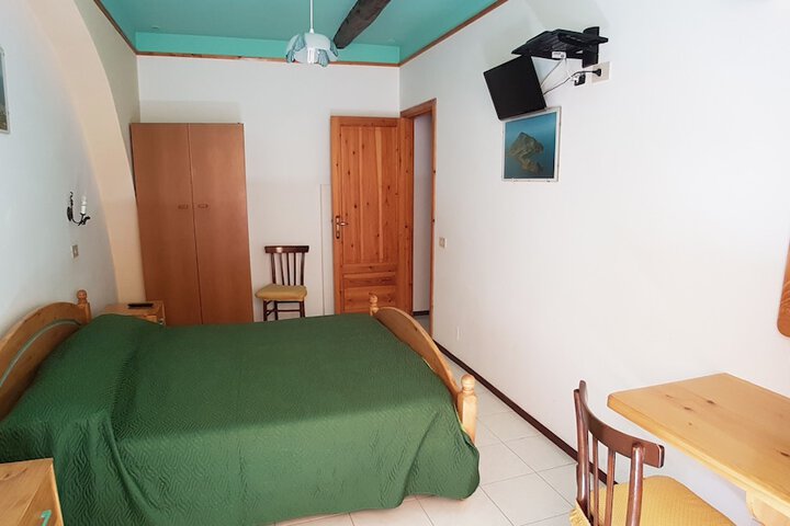 Room 25 of 107
