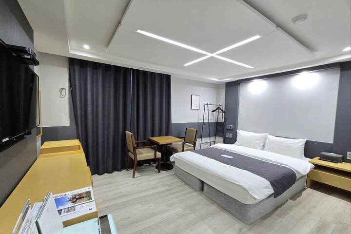 Room 106 of 184