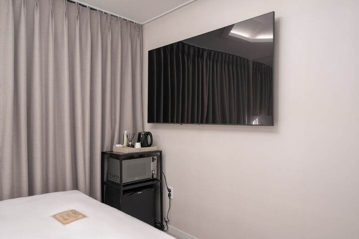 Room 14 of 43