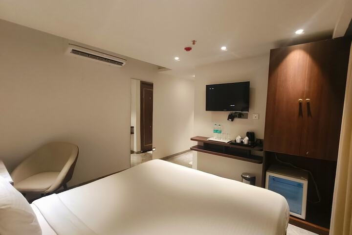 Room 16 of 77