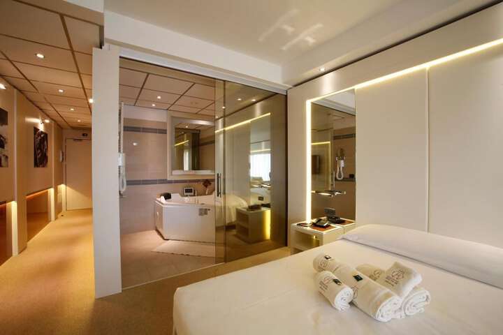 Room 18 of 64