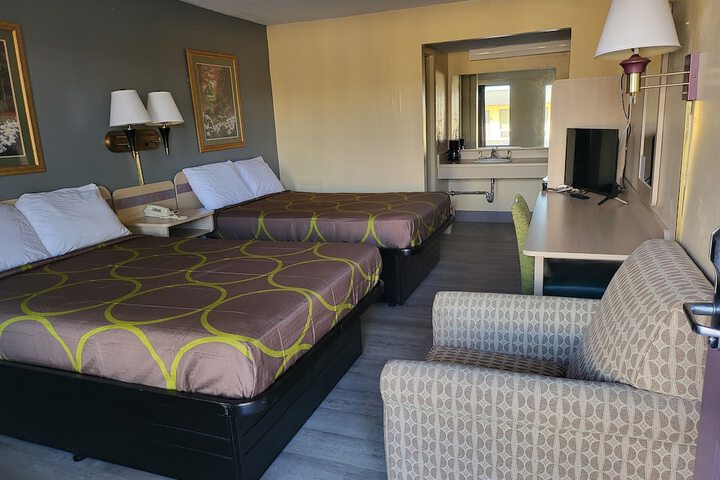 2 Double Beds (1 of 17)