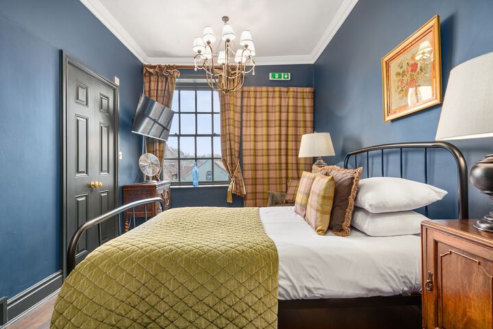 Room 11 of 31
