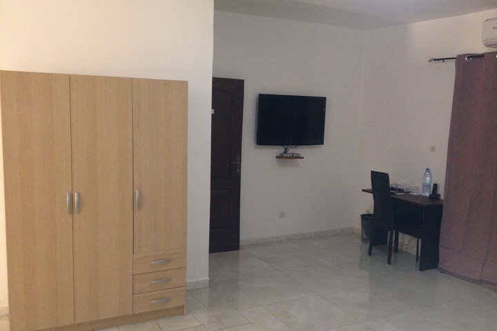 Room 12 of 16