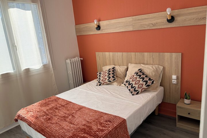 Room 2 of 6