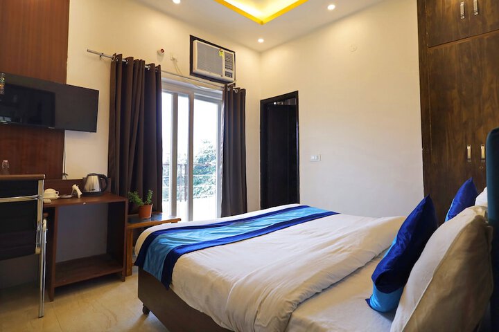 Room 17 of 24