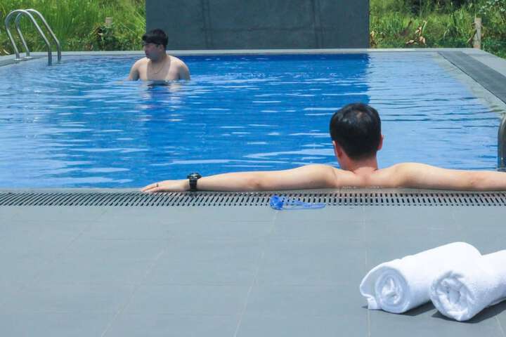 Pool 11 of 18