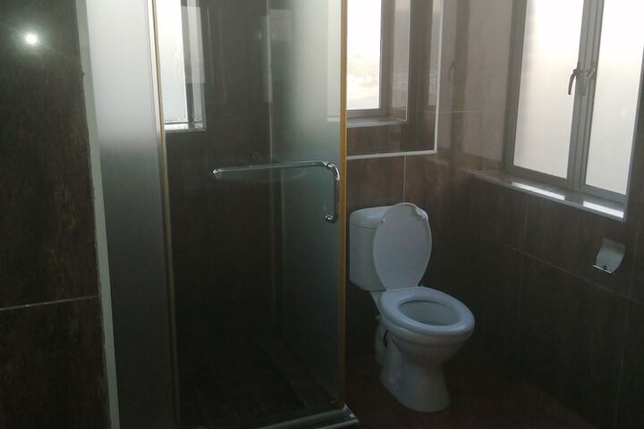 Room 8 of 11