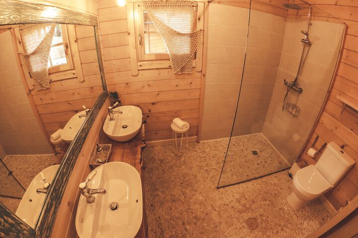 Room 9 of 28