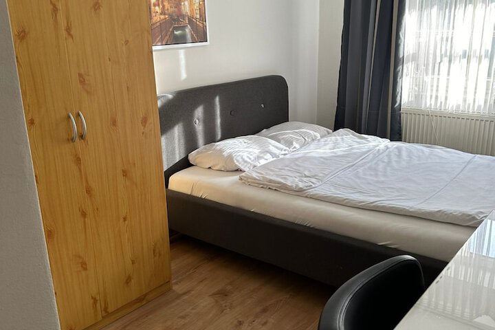 Room 15 of 38