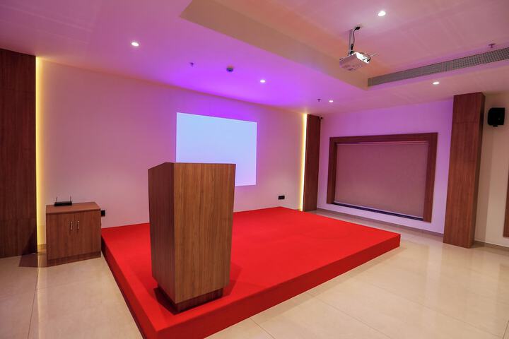Ballroom/Hall 52 of 61