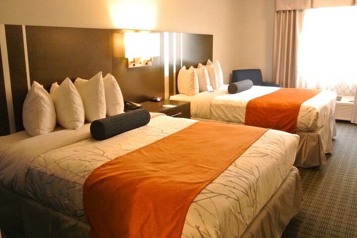 Premium 2 Queen Beds (10 of 14)