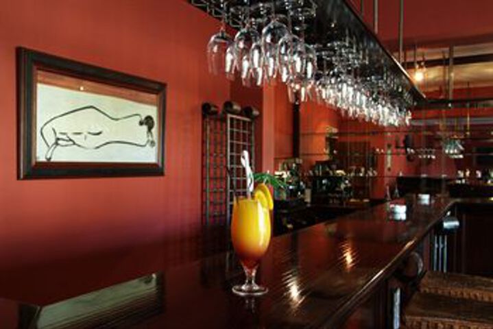 Lounge 10 of 24