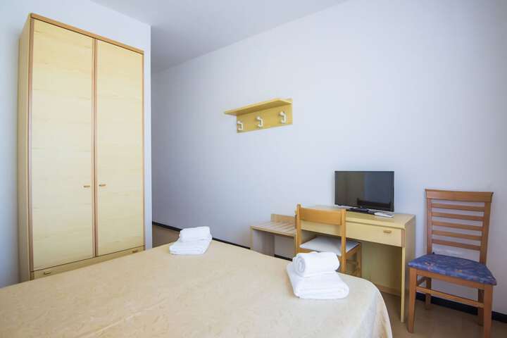 Room 11 of 50