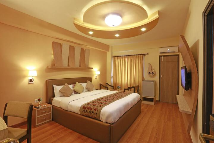 Room 5 of 16