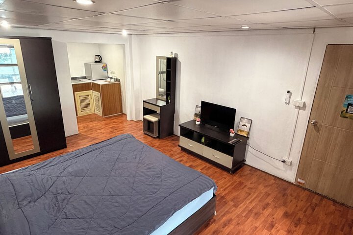 Room 6 of 52