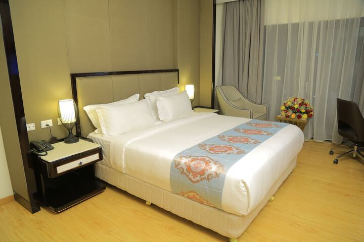 Room 13 of 33