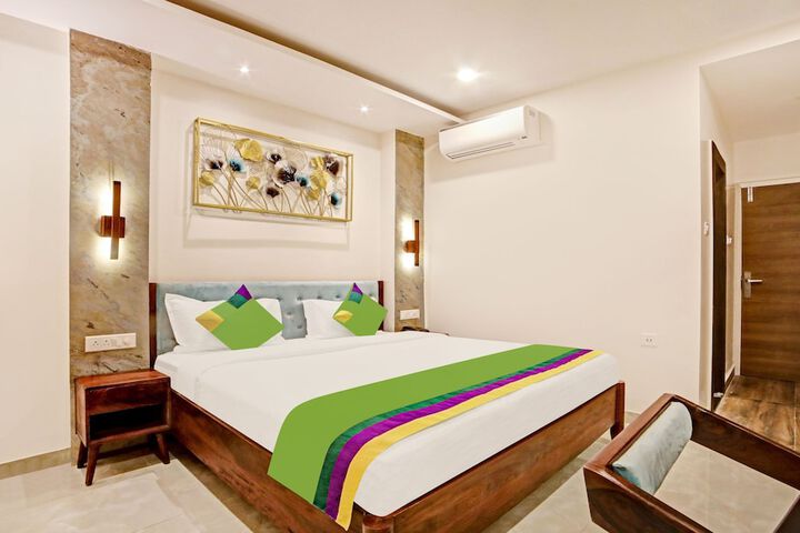 Room 9 of 38
